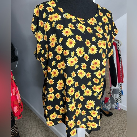 Pleione Tops - Sunflower blouse by Pleione- size medium